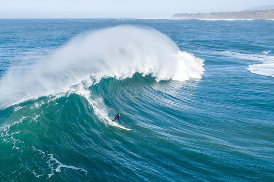 Justine Dupont Surfing Mavericks 2021