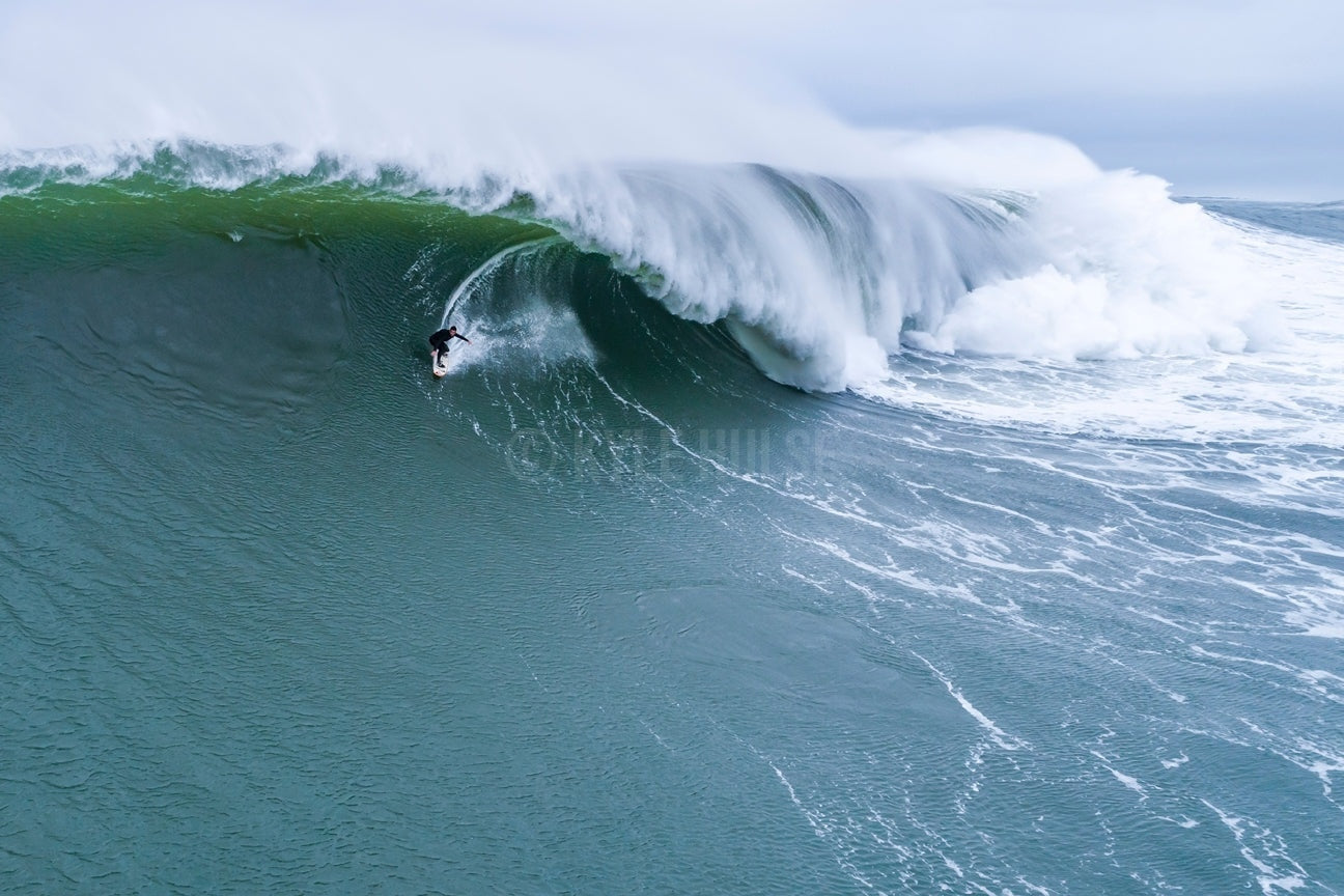 Luca Padua Riding a Mavericks Monster 2021 - 4 of 6