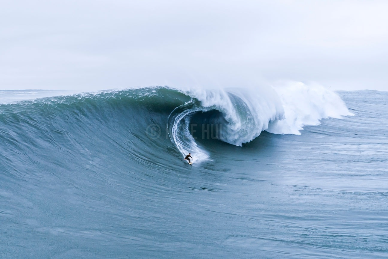 Luca Padua Riding a Mavericks Monster 2021 - 5 of 6