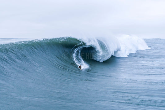 Luca Padua Riding a Mavericks Monster 2021 - 5 of 6