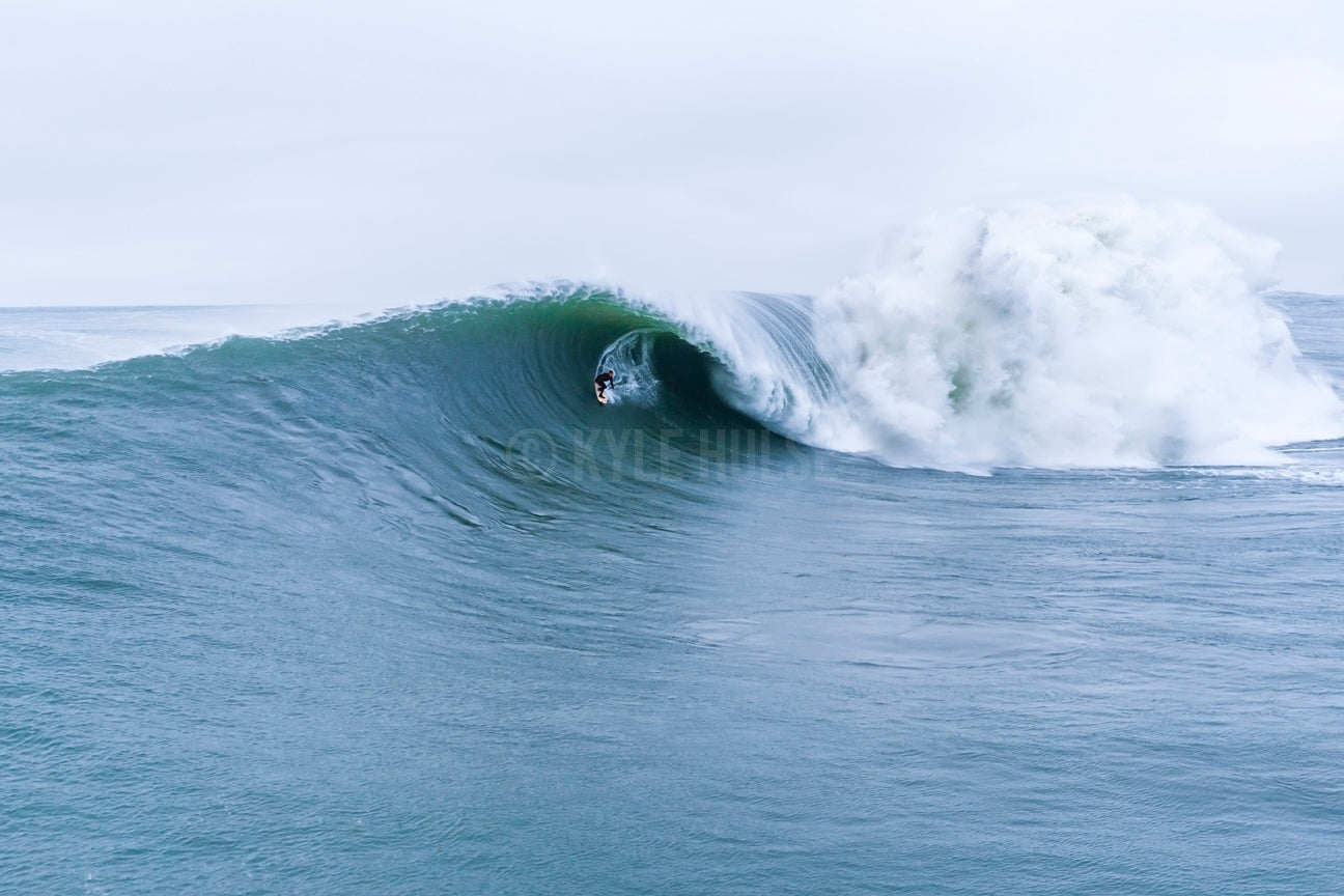 Luca Padua Riding a Mavericks Monster 2021 - 6 of 6